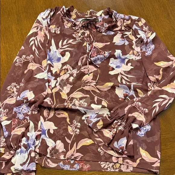 White House Black Market Burgundy Floral Blouse - Picture 4 of 4
